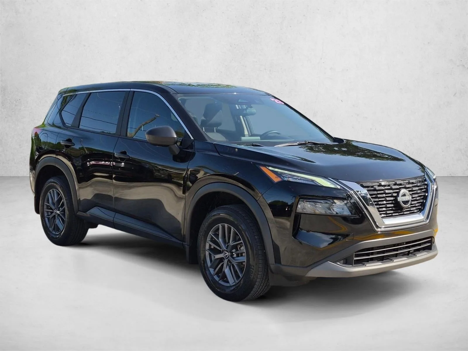 2023 Nissan Rogue FWD S photo 3