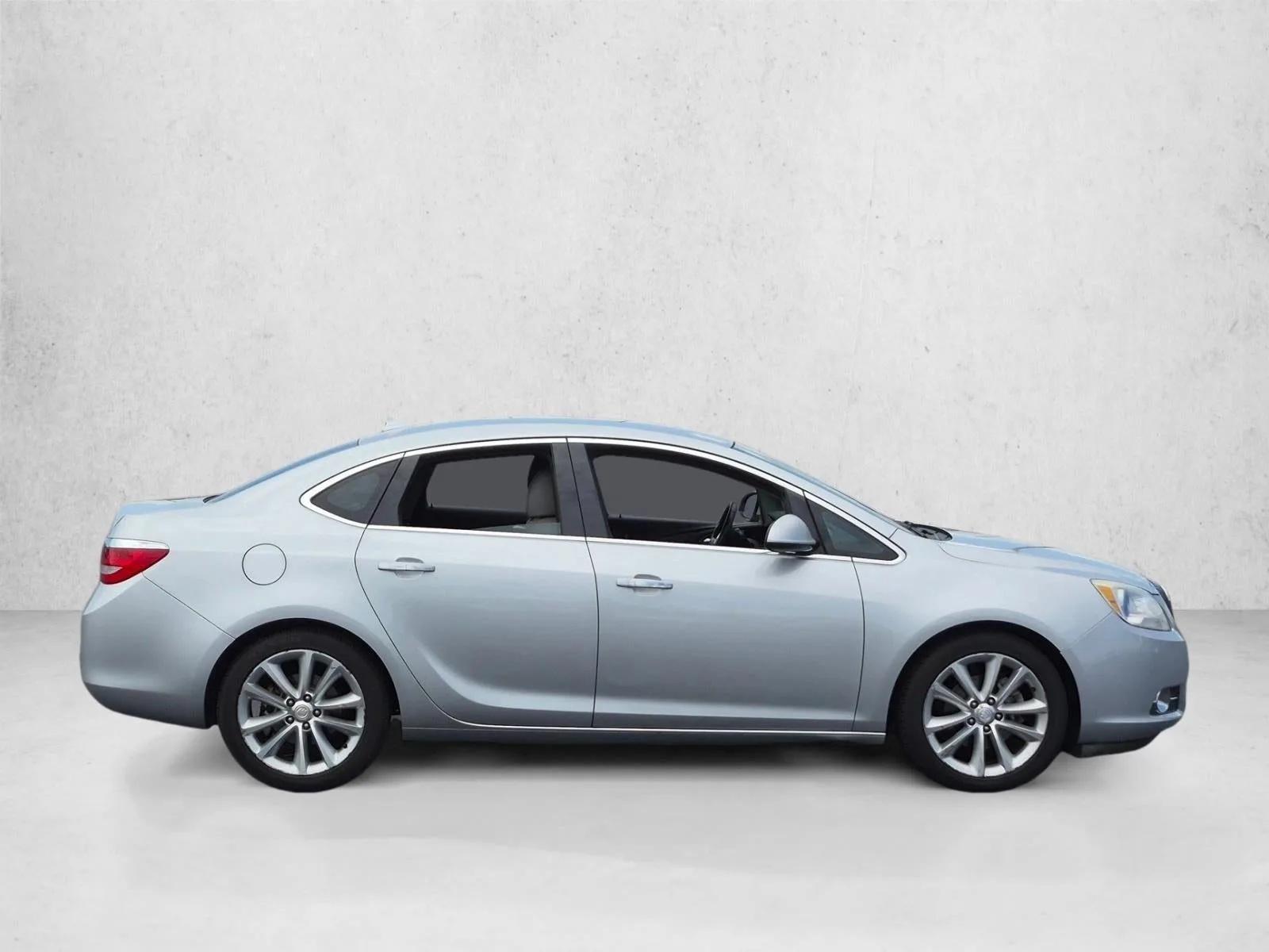 2013 Buick Verano Base photo 4