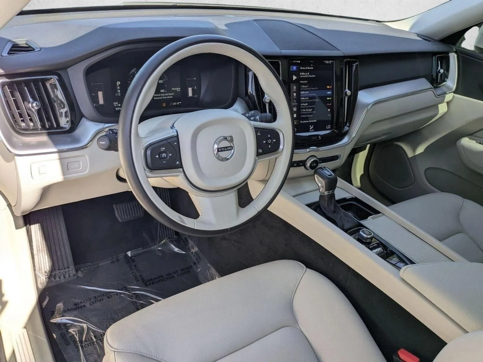 2019 Volvo XC60 T5 FWD Momentum photo 10