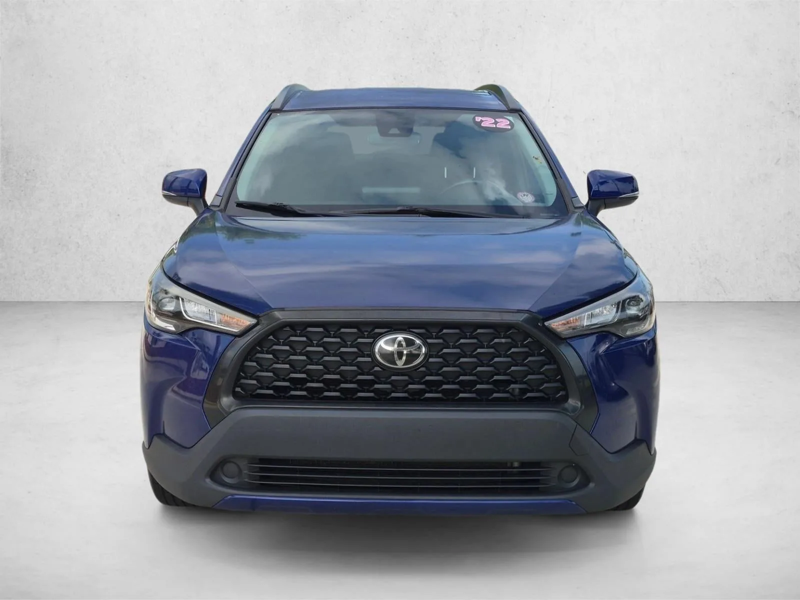 2022 Toyota Corolla Cross LE 2WD (Natl) photo 2
