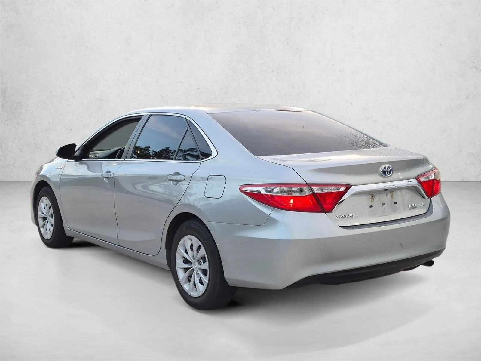 2017 Toyota Camry Hybrid LE CVT (Natl) photo 7