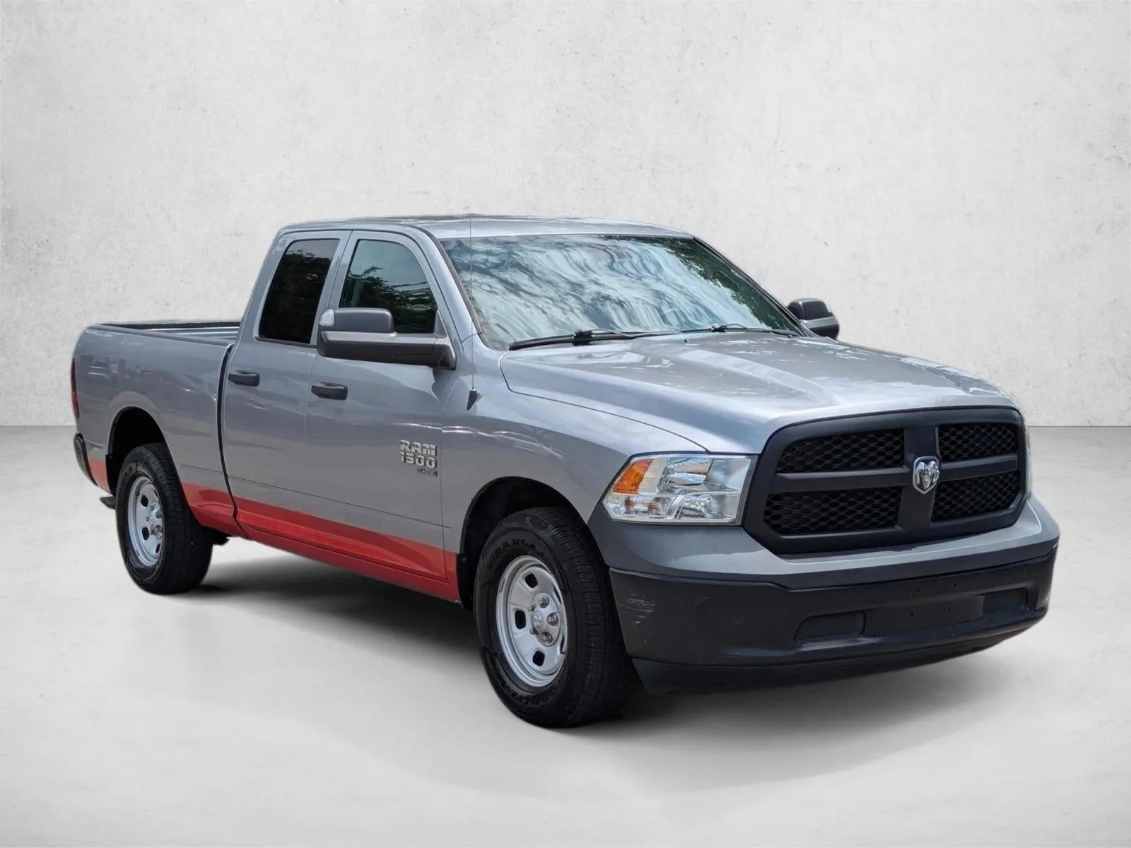 2021 RAM 1500 Classic Tradesman 4x2 Quad Cab 6'4" Box photo 3