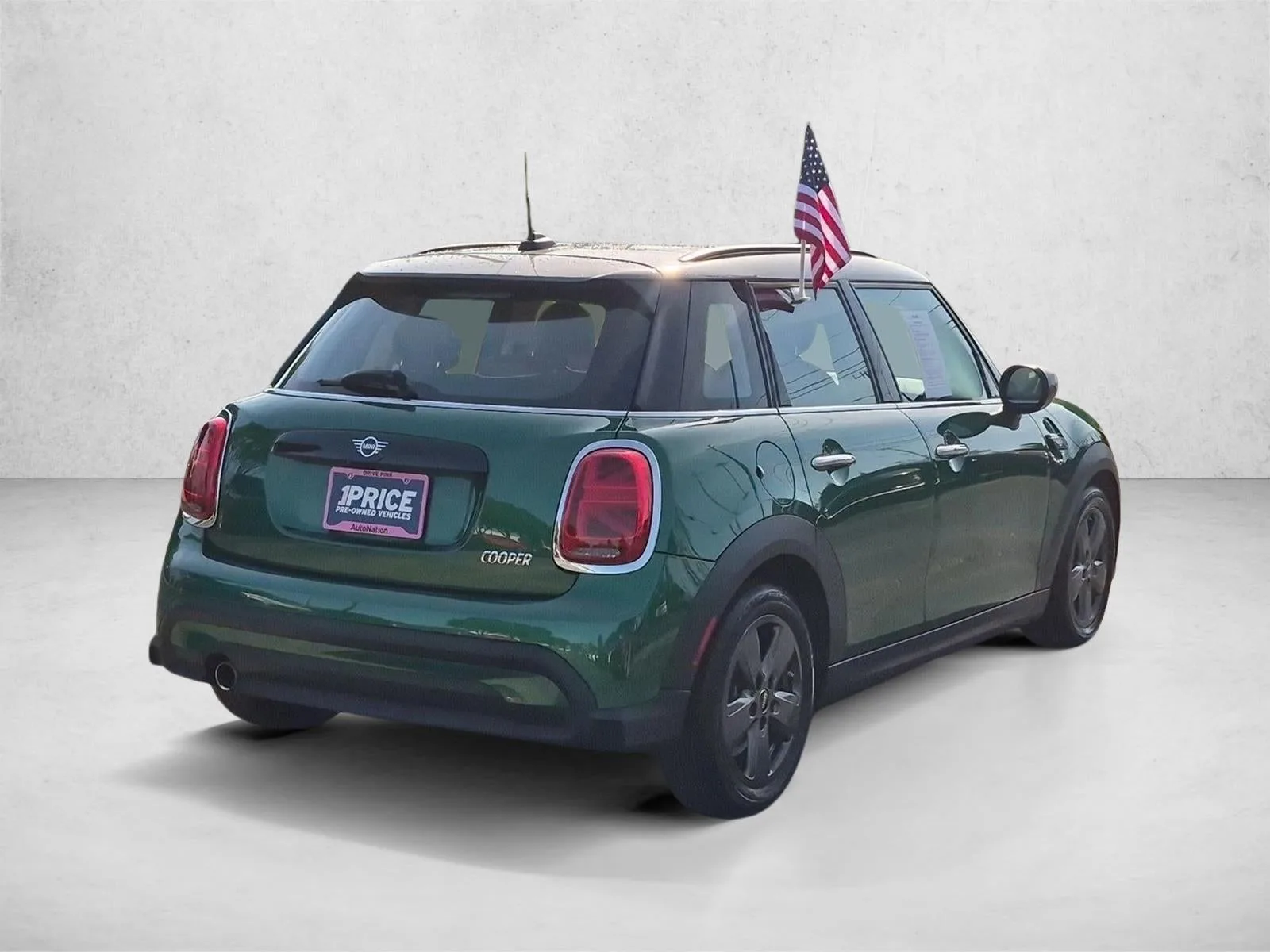 2024 MINI Hardtop Cooper photo 5