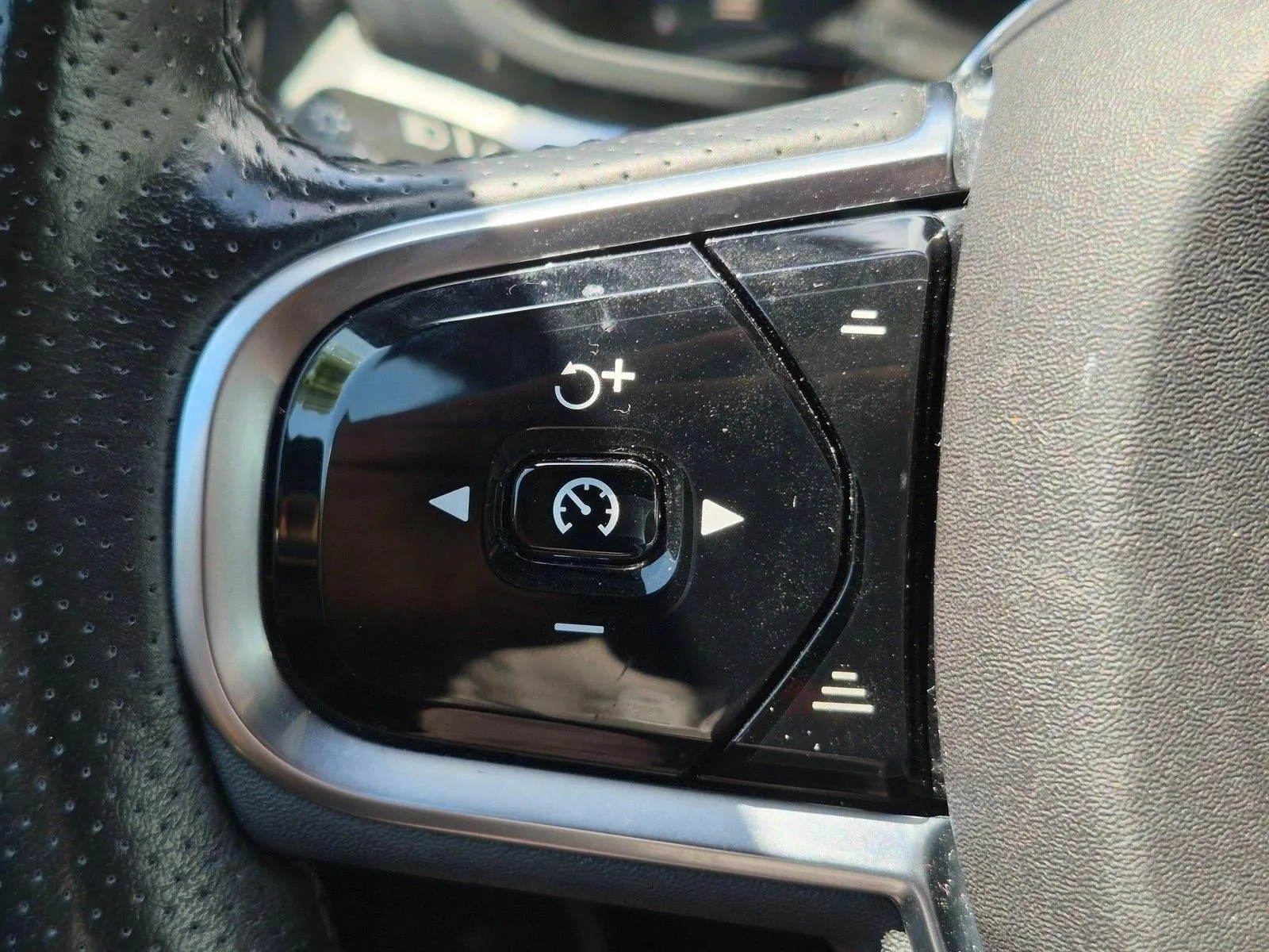 2019 Volvo XC60 T5 Momentum photo 10