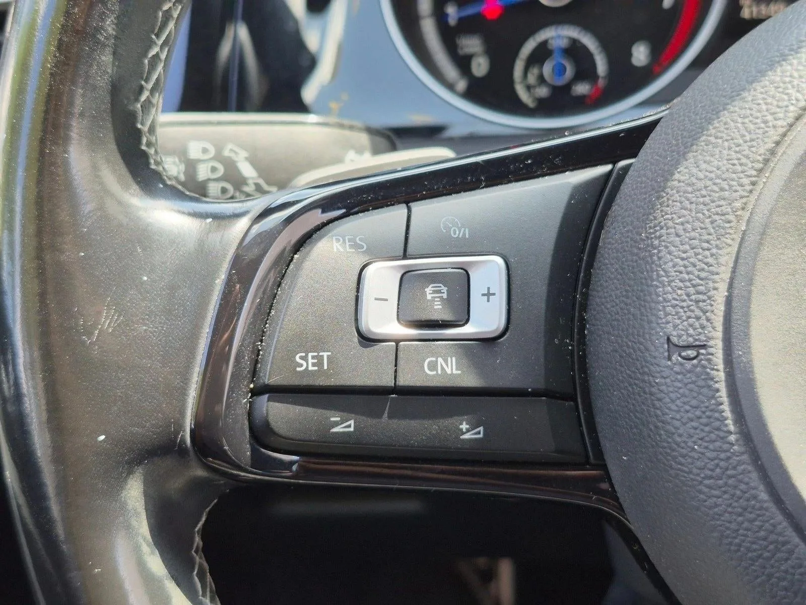 2017 Volkswagen Golf R Base photo 10