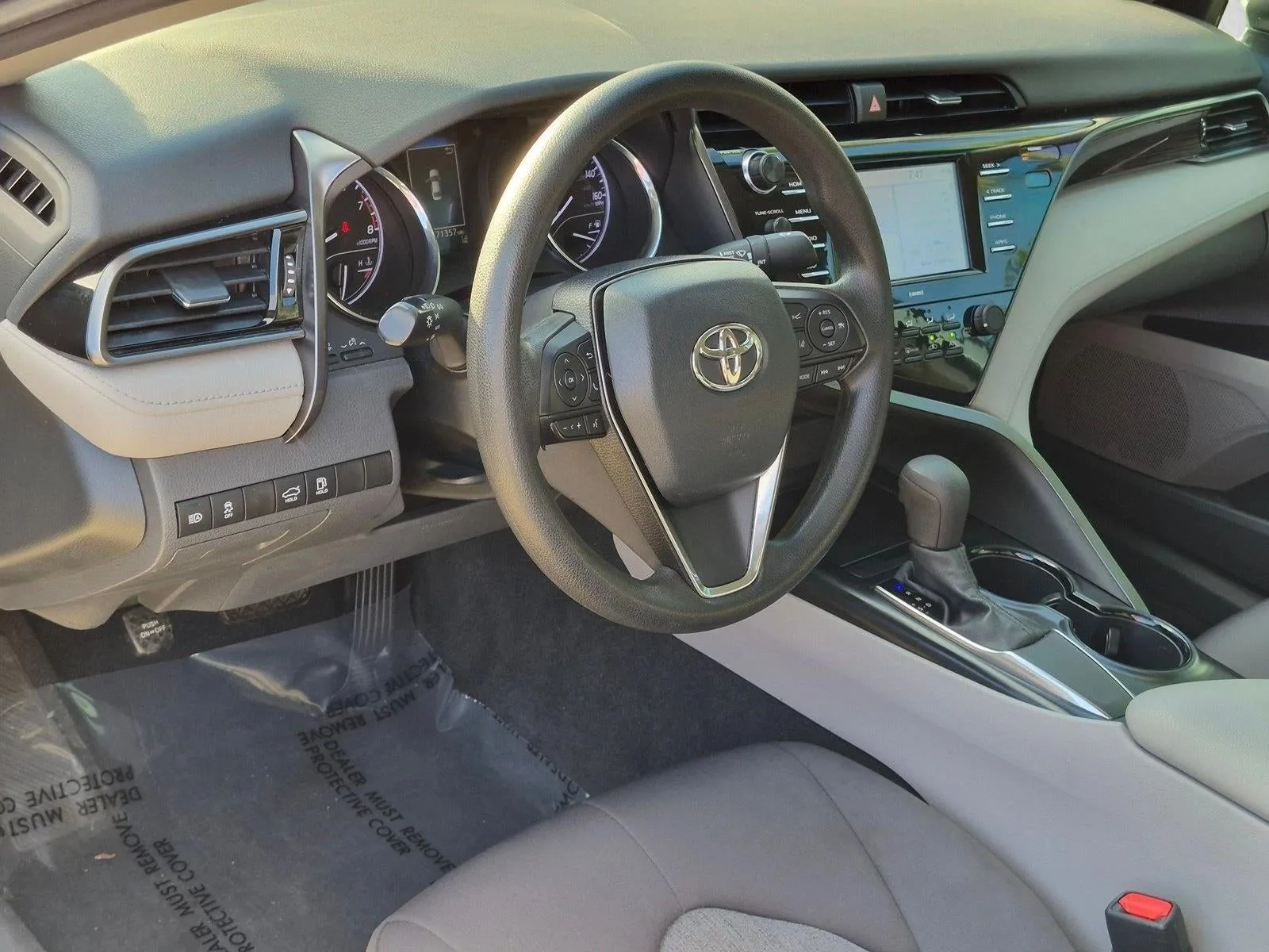 2020 Toyota Camry LE Auto (SE) photo 9