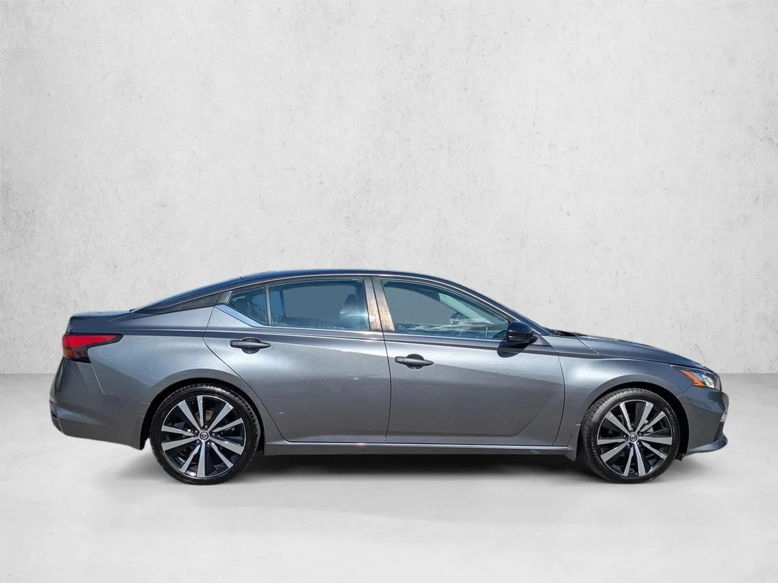 2022 Nissan Altima 2.0 SR Sedan photo 4