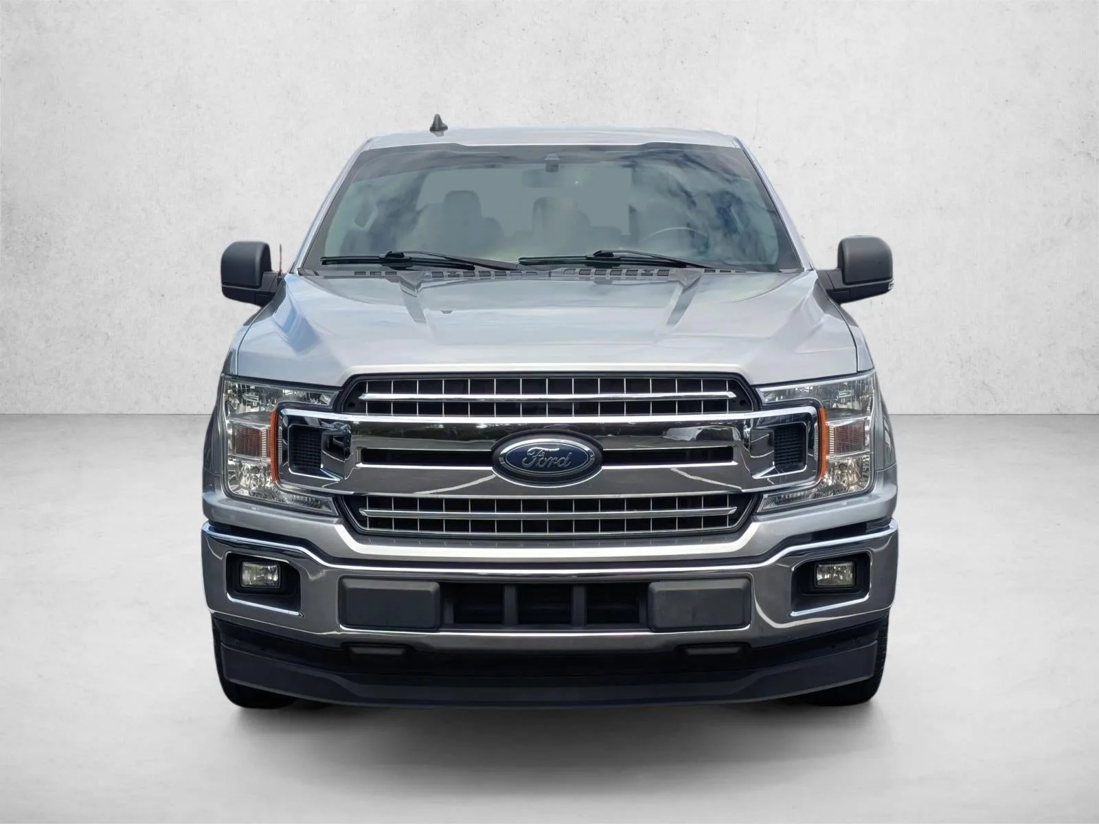 2020 Ford F-150 XLT 2WD SuperCrew 5.5' Box photo 2