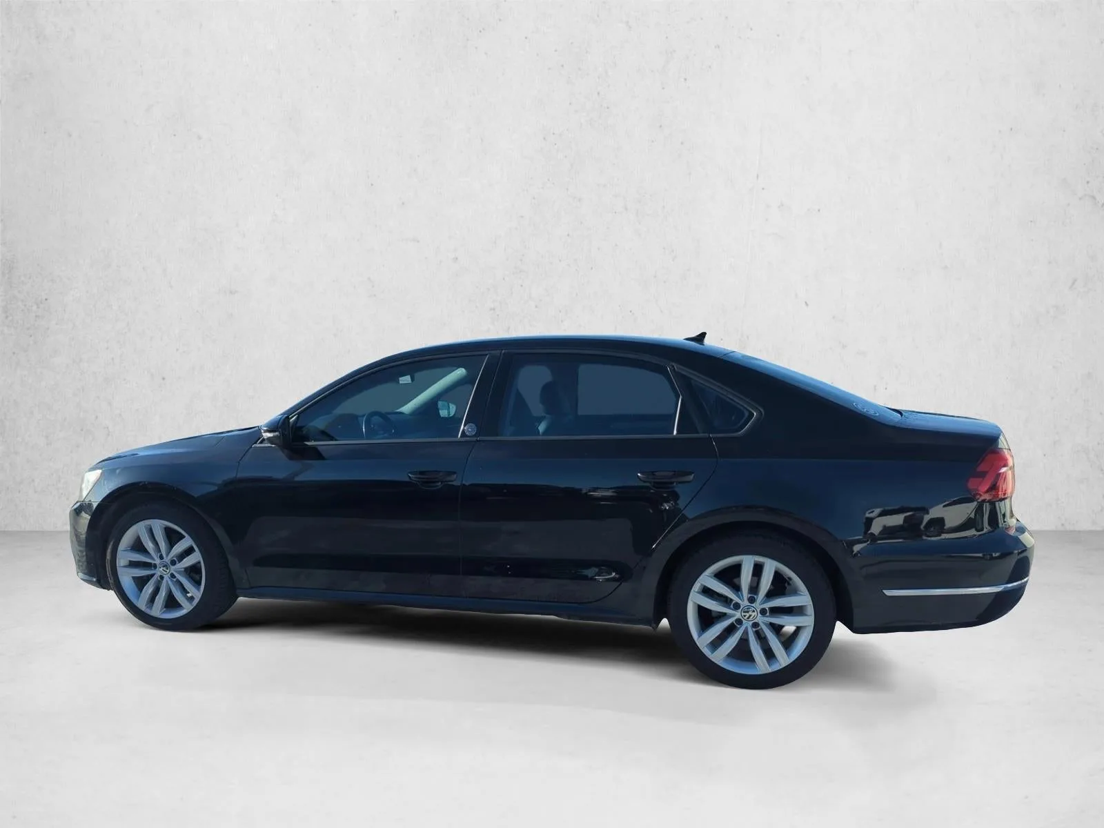 2019 Volkswagen Passat 2.0T Wolfsburg Edition Auto photo 8