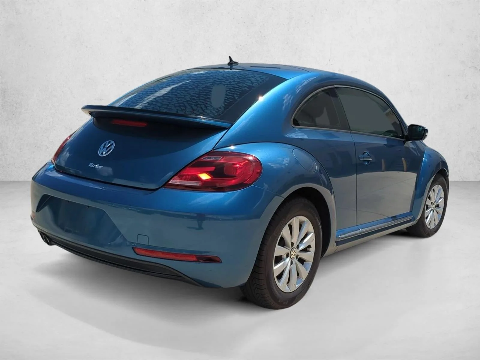 2019 Volkswagen Beetle S Auto photo 5