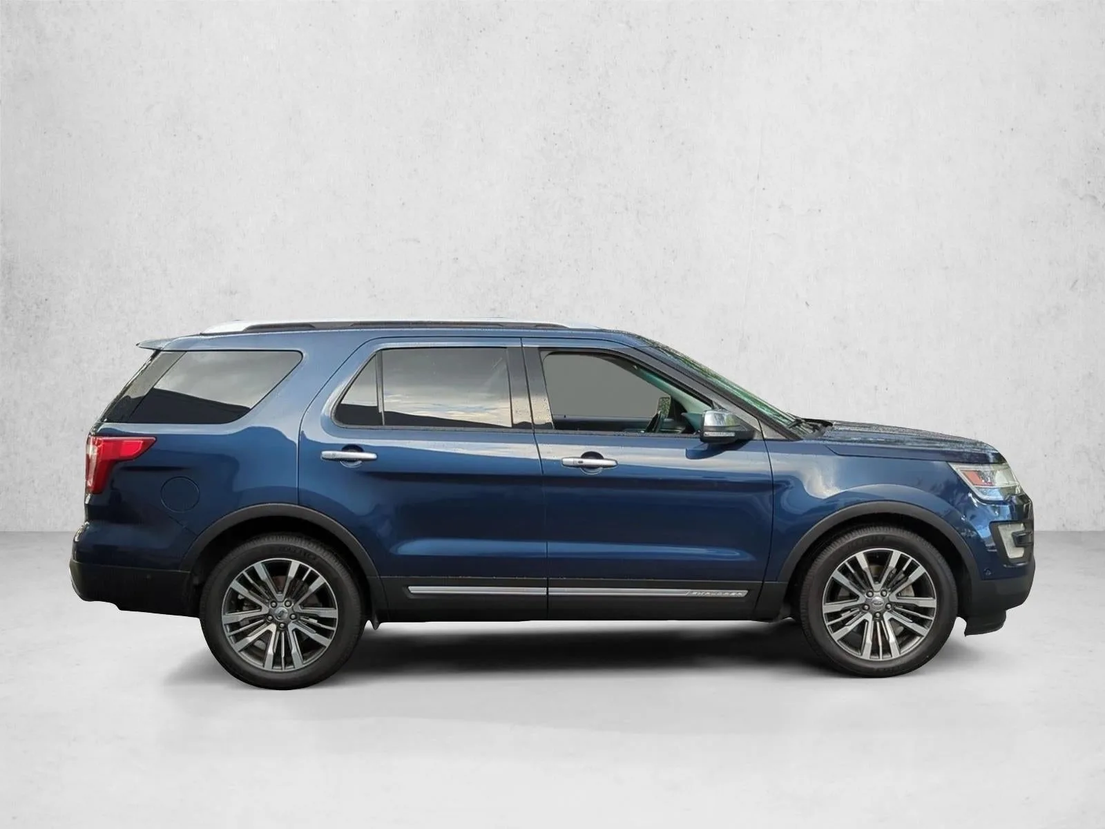2016 Ford Explorer 4WD 4dr Platinum photo 4