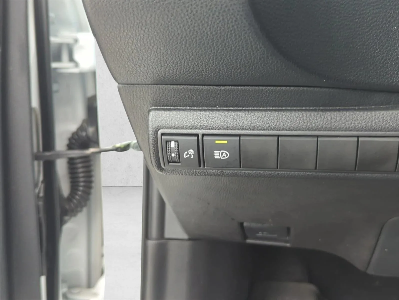 2025 Toyota Corolla LE CVT (Natl) photo 12