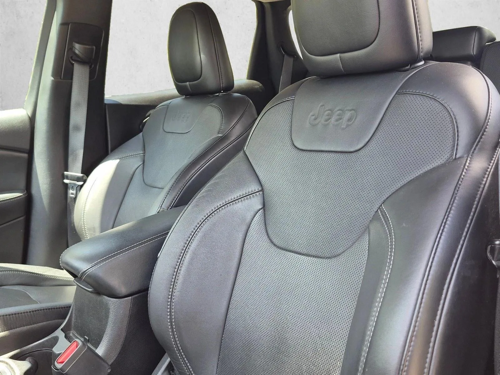 2021 Jeep Cherokee Latitude Lux 4x4 photo 10