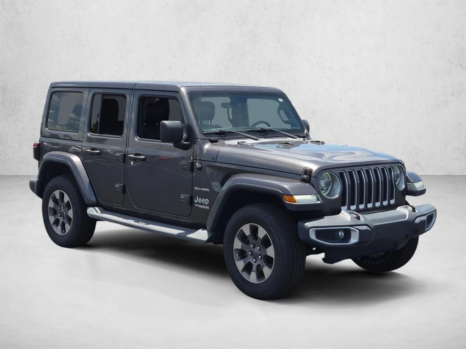 2018 Jeep Wrangler Unlimited Sahara 4x4 photo 3