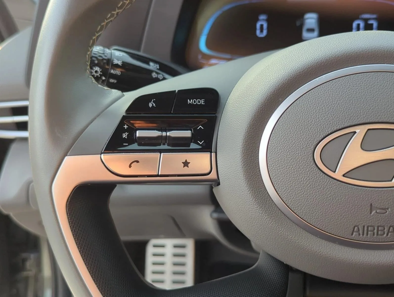 2025 Hyundai ELANTRA SEL Sport IVT photo 12