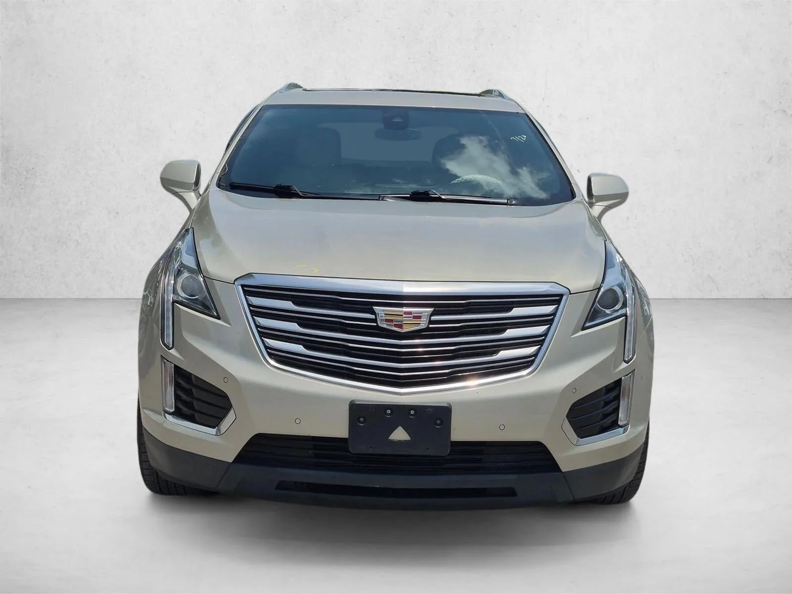 2017 Cadillac XT5 Luxury FWD photo 2