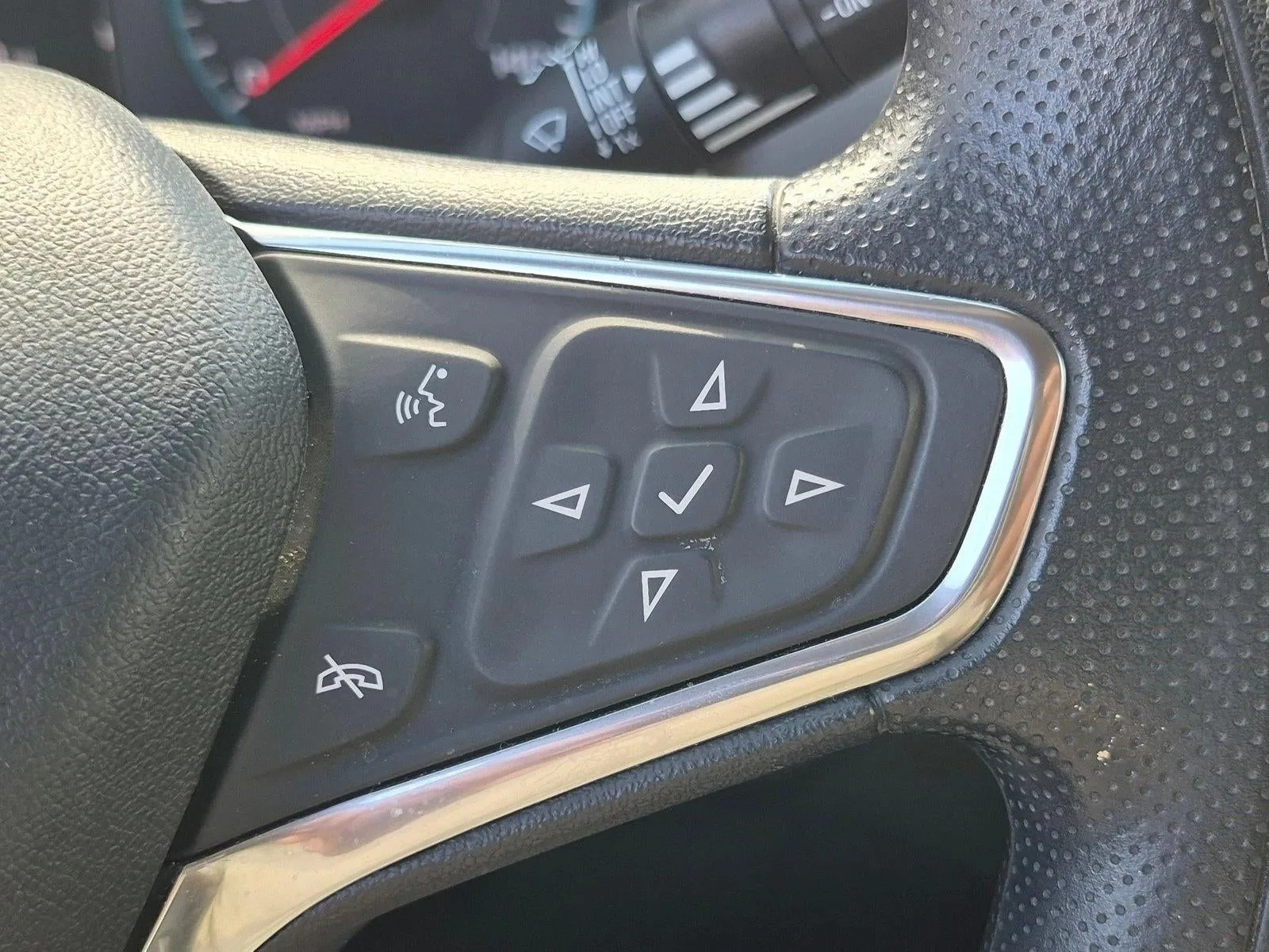 2021 Chevrolet Equinox FWD LS photo 11