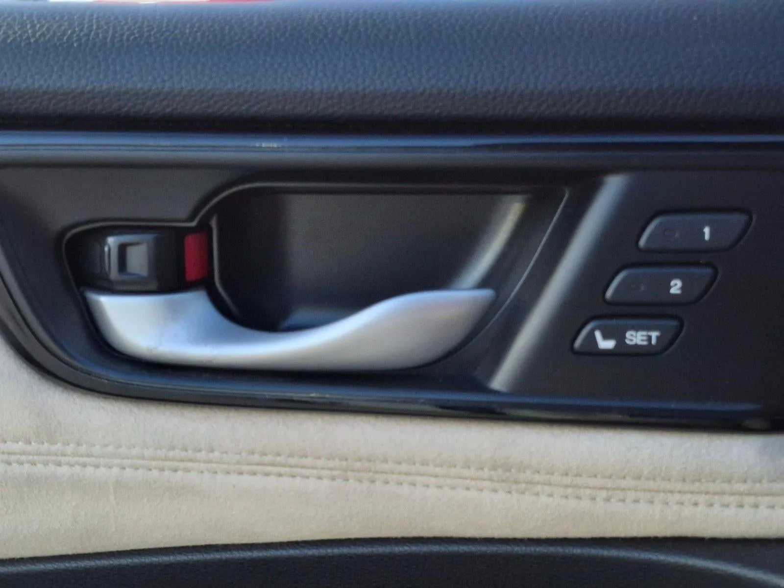 2018 Honda Clarity Plug-In Hybrid Touring Sedan photo 12