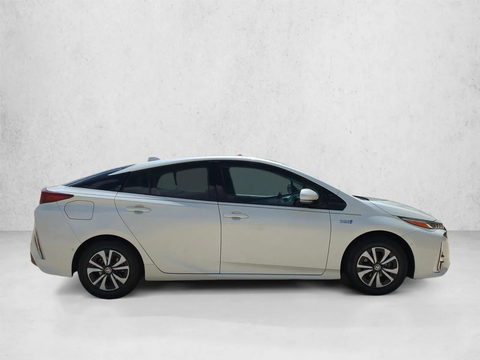 2018 Toyota Prius Prime Advanced (Natl) photo 4