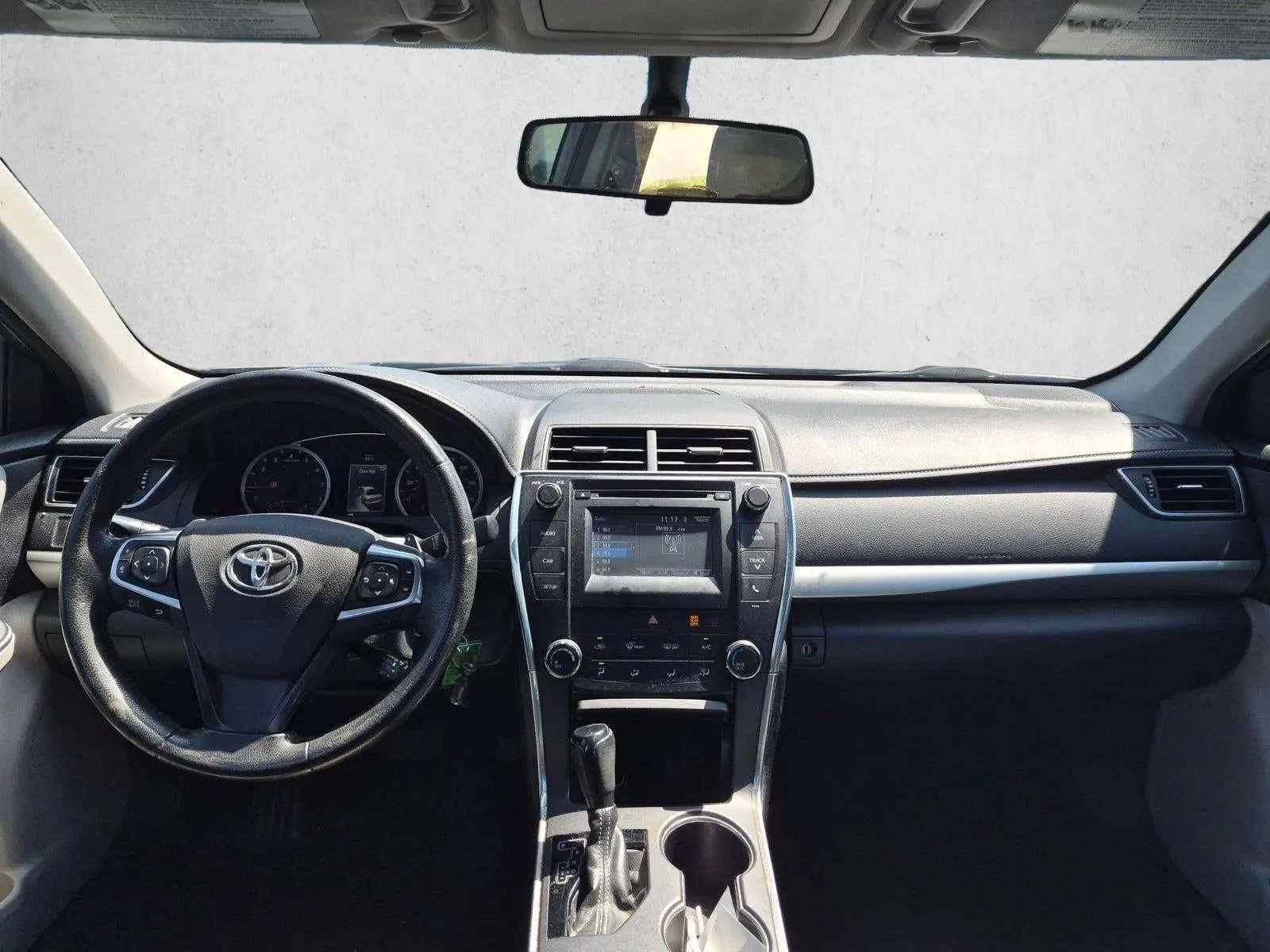 2015 Toyota Camry 4dr Sdn I4 Auto SE (SE) photo 11