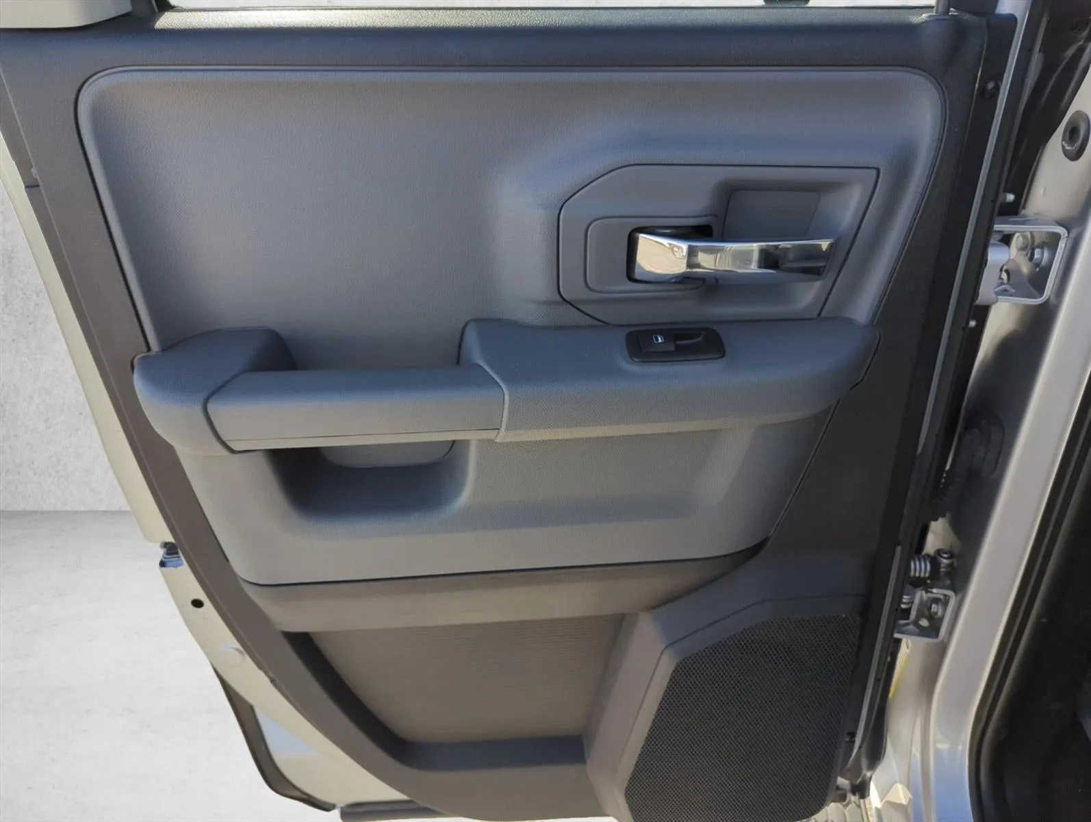 2016 RAM 1500 2WD Quad Cab 6.4 Ft Box SLT photo 8