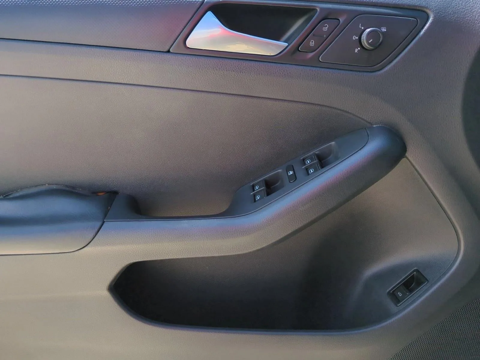 2016 Volkswagen Jetta 4dr Auto 1.4T S Sedan photo 11