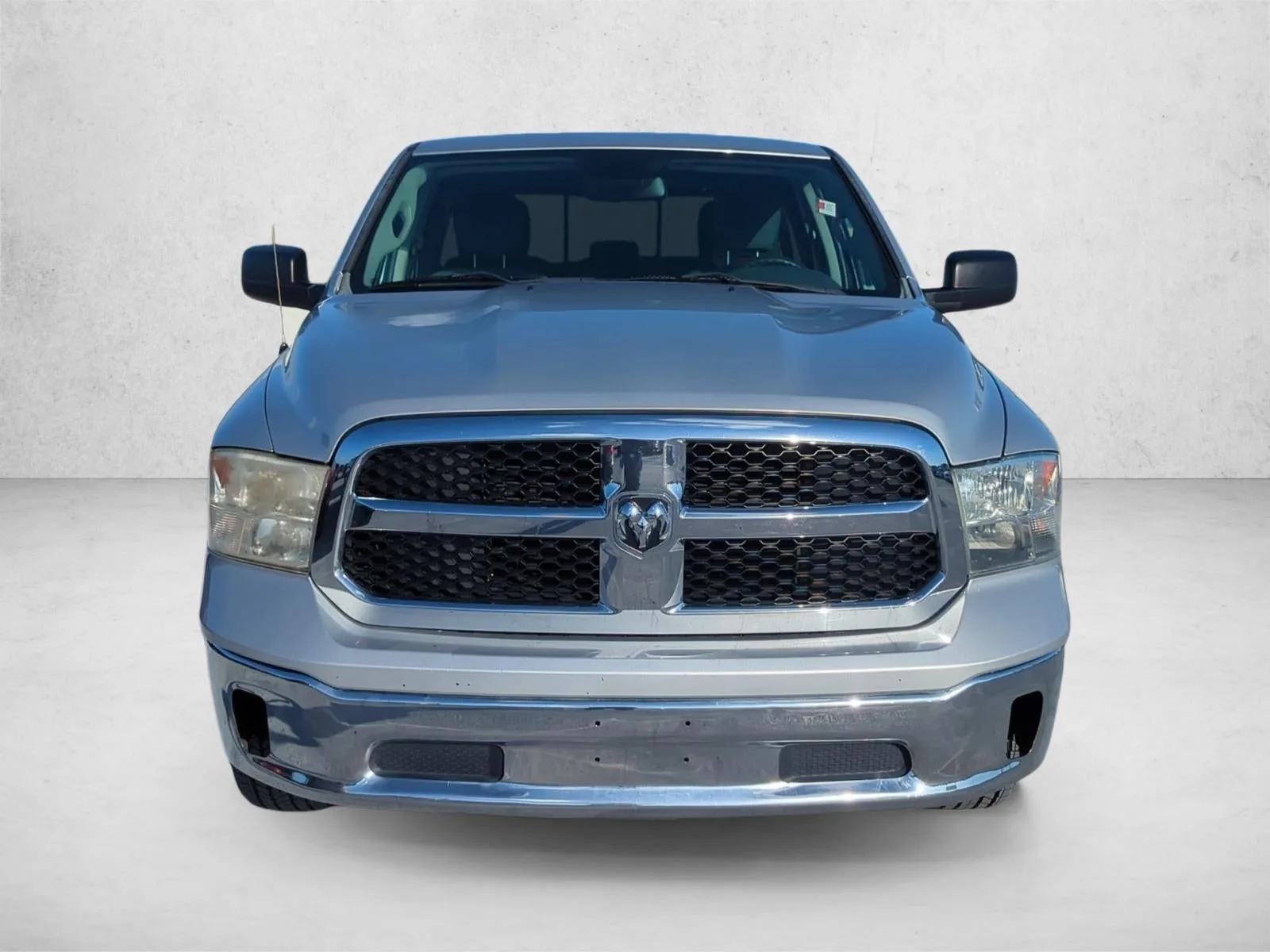 2016 RAM 1500 2WD Quad Cab 6.4 Ft Box SLT photo 2
