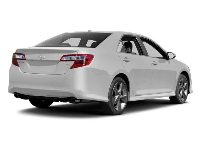 2013 Toyota Camry 4dr Sdn I4 Auto LE (Natl) photo 3