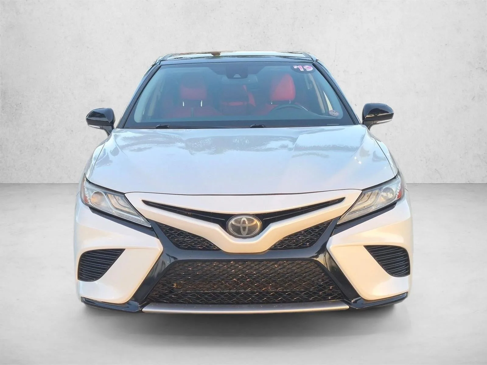 2019 Toyota Camry XSE Auto (Natl) photo 2