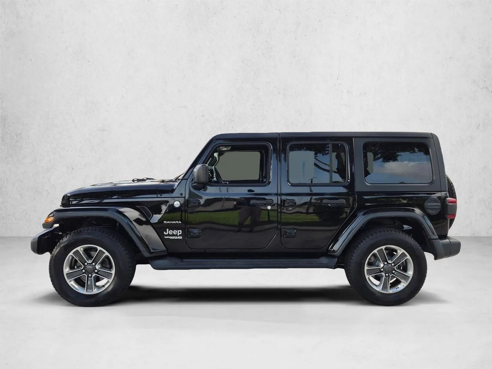 2018 Jeep Wrangler Unlimited Sahara 4x4 photo 8