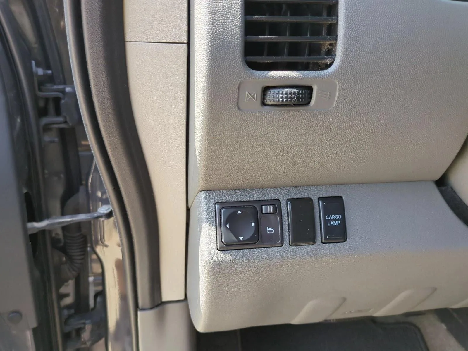 2012 Nissan Frontier 2WD Crew Cab SWB Auto SV photo 11