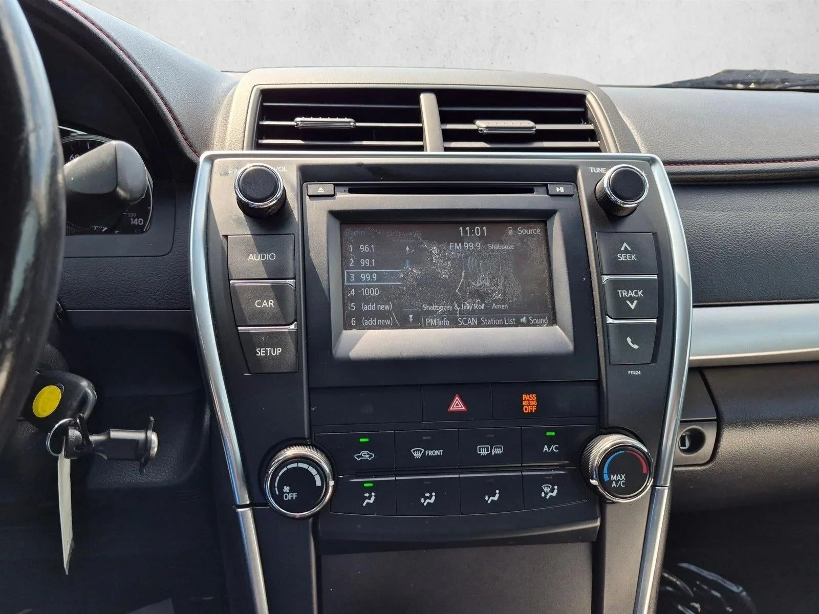 2016 Toyota Camry 4dr Sdn I4 Auto SE (SE) photo 12