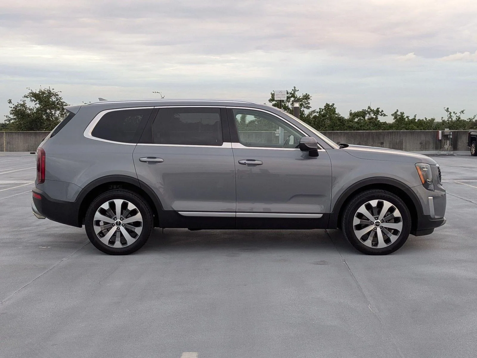 2022 Kia Telluride Base photo 4