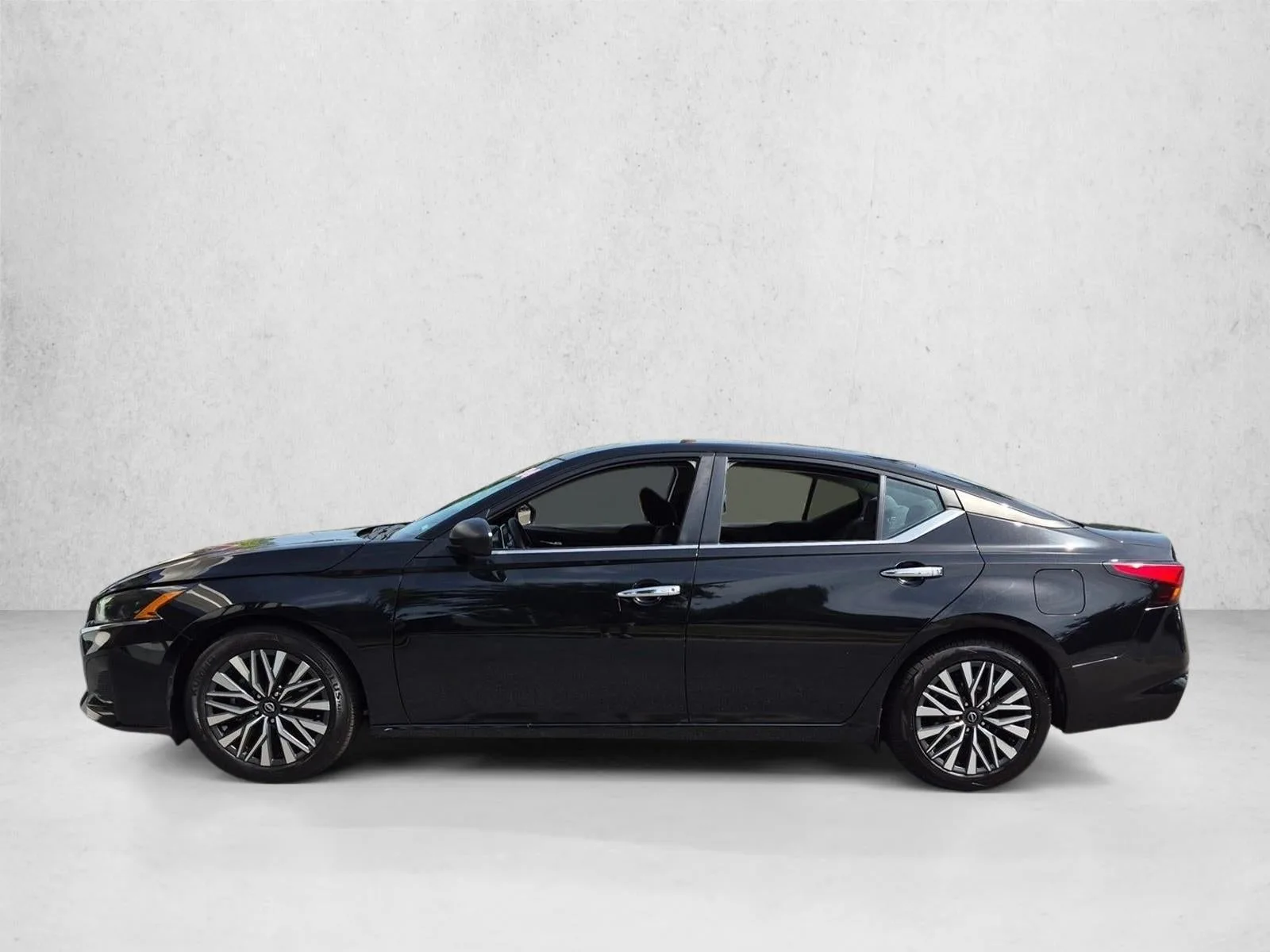 2024 Nissan Altima 2.5 SV Sedan photo 9