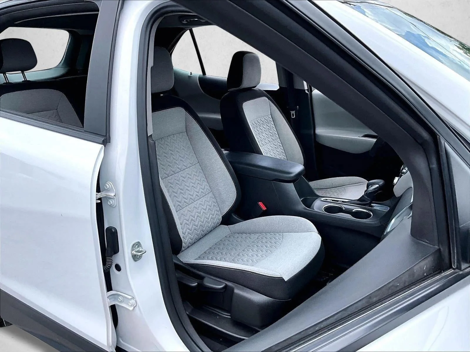 2023 Chevrolet Equinox LS photo 9