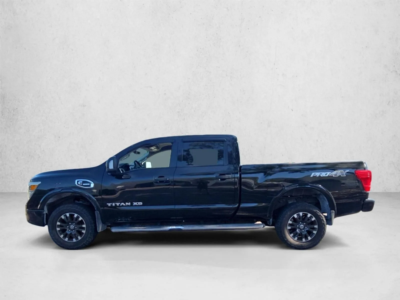 2016 Nissan Titan XD 4WD Crew Cab PRO-4X Diesel photo 6