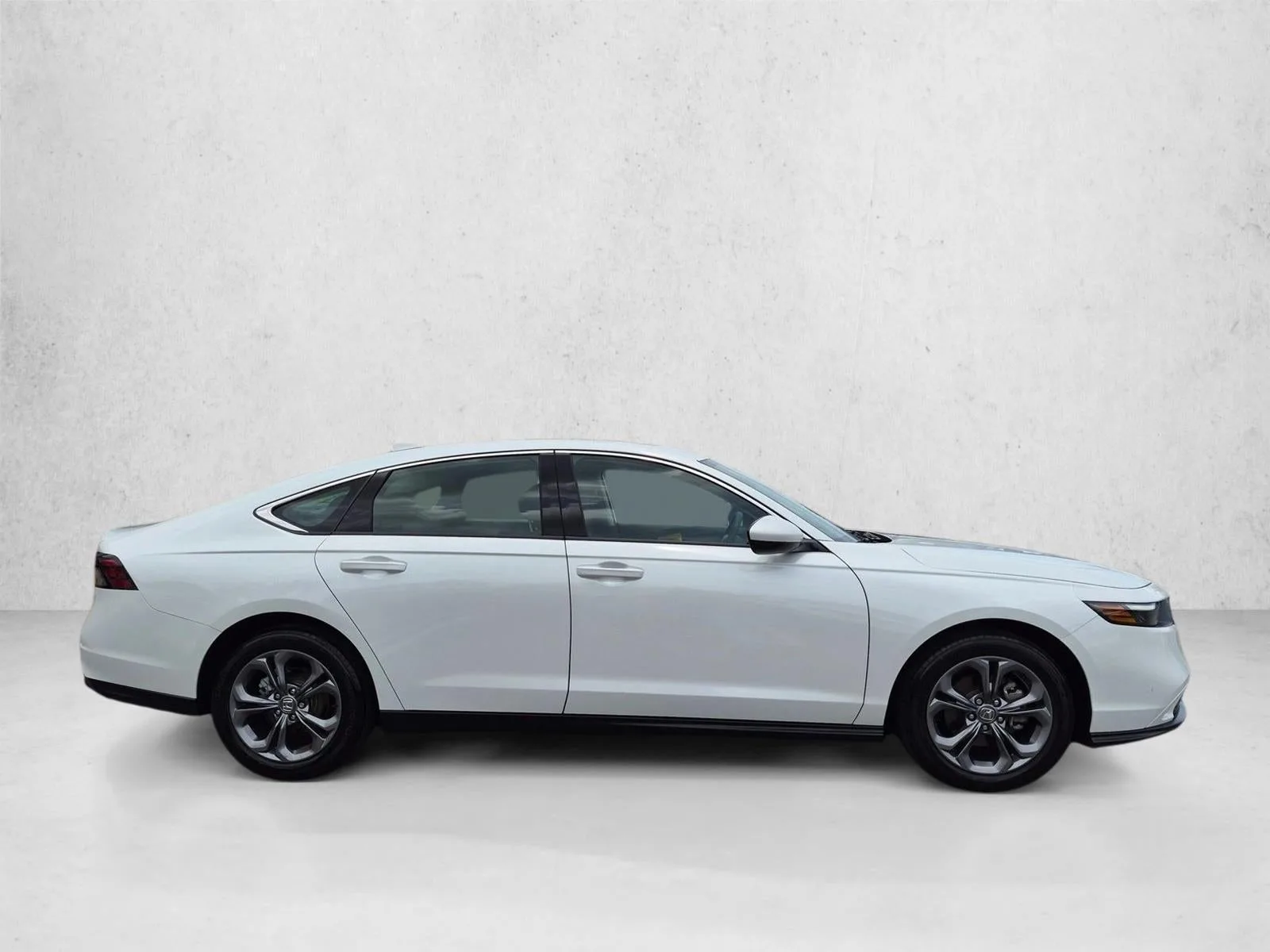 2024 Honda Accord Sedan EX CVT photo 4