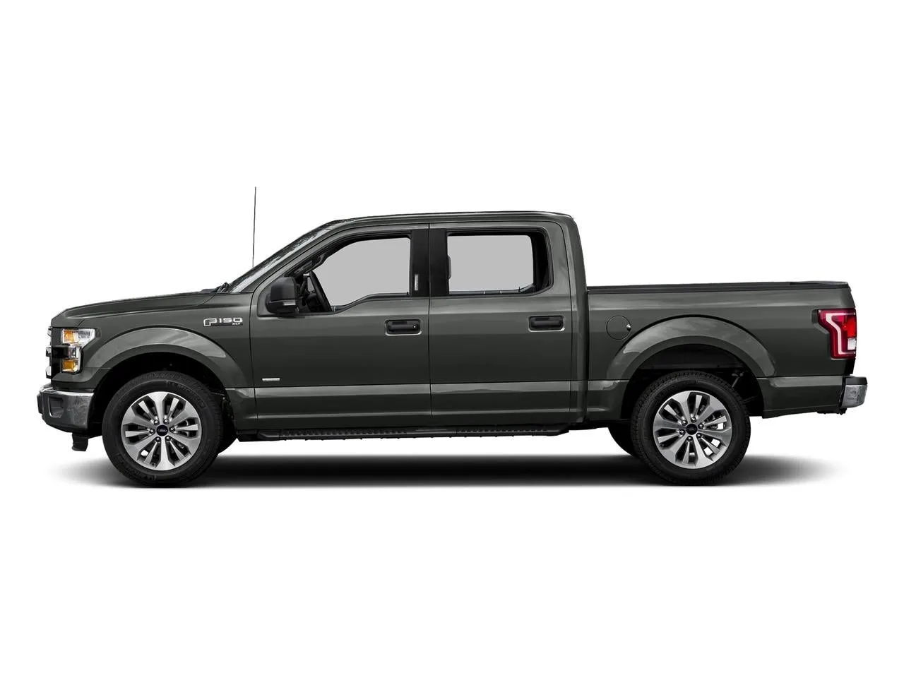 2017 Ford F-150 XLT 2WD SuperCrew 5.5' Box photo 2