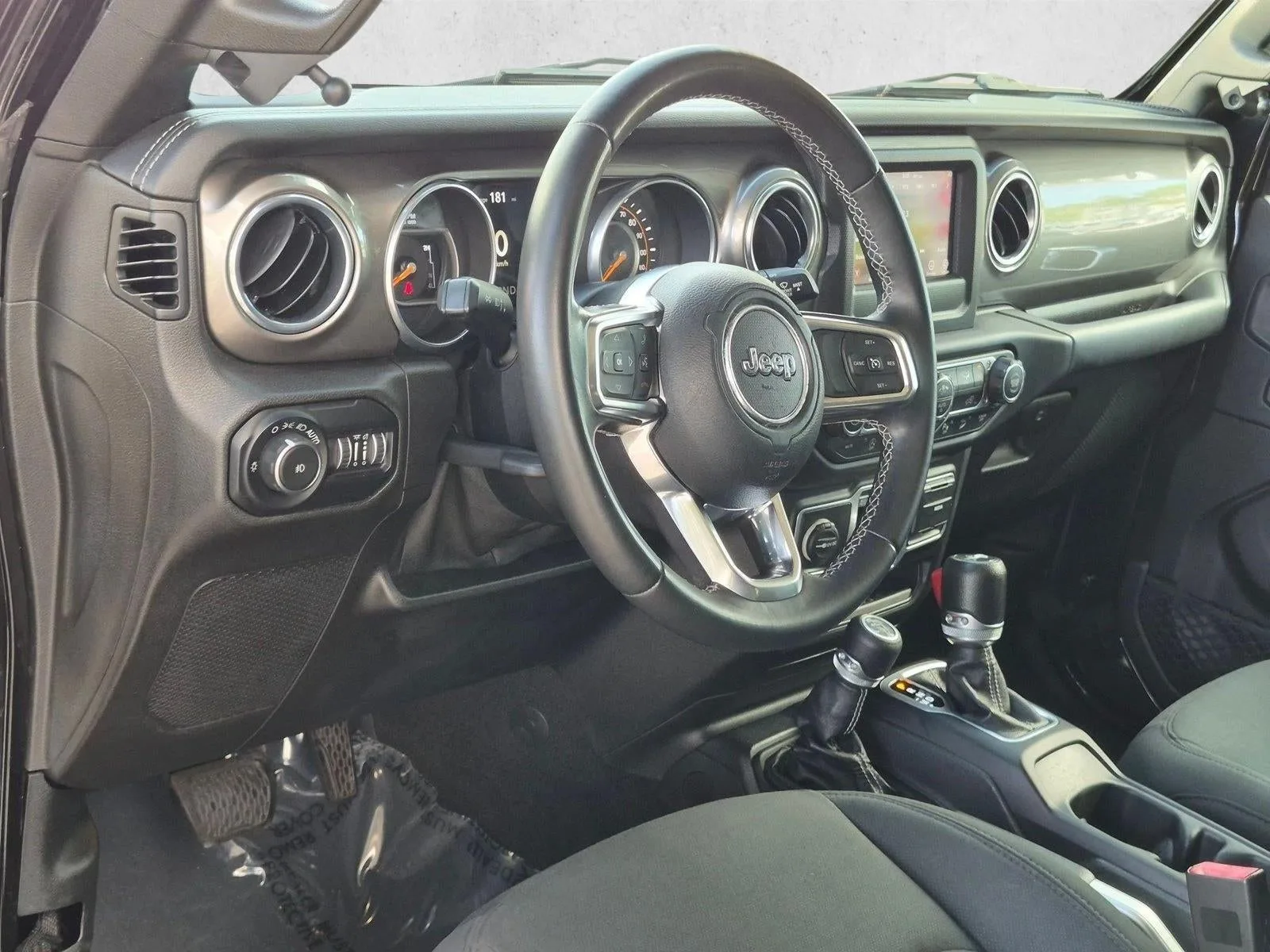 2018 Jeep Wrangler Unlimited Sahara 4x4 photo 9