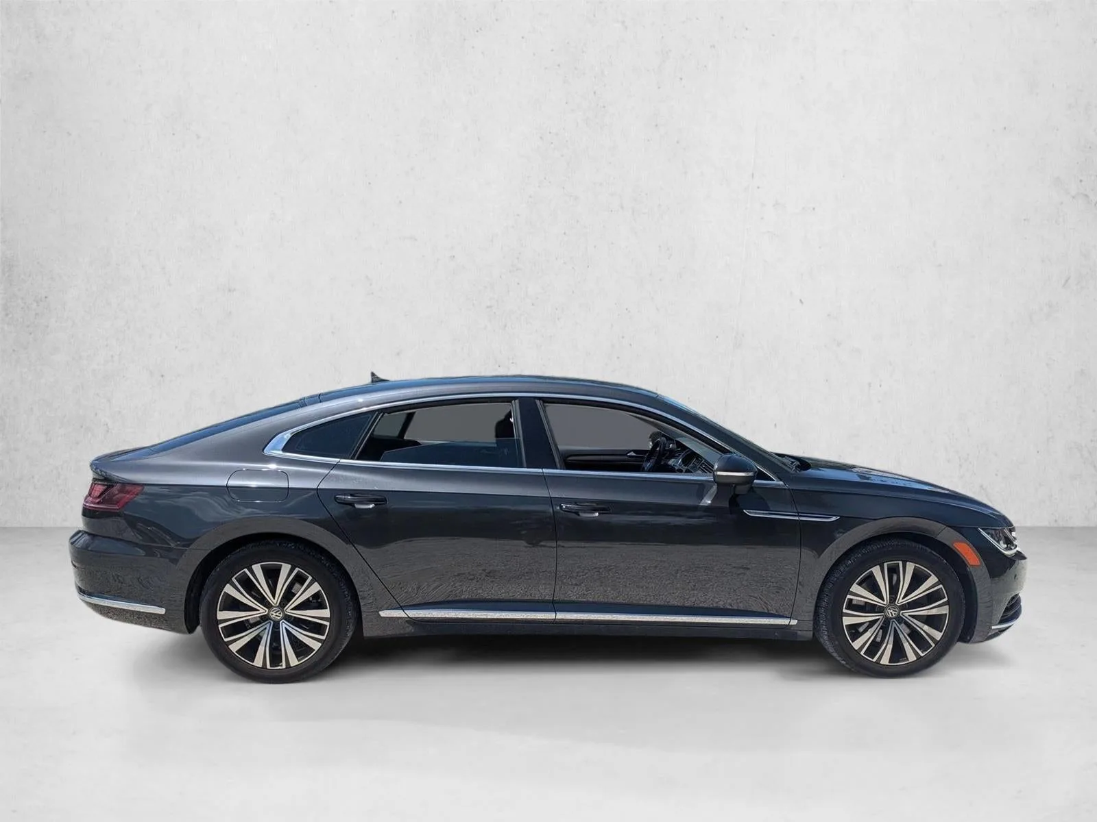 2019 Volkswagen Arteon SE FWD photo 2