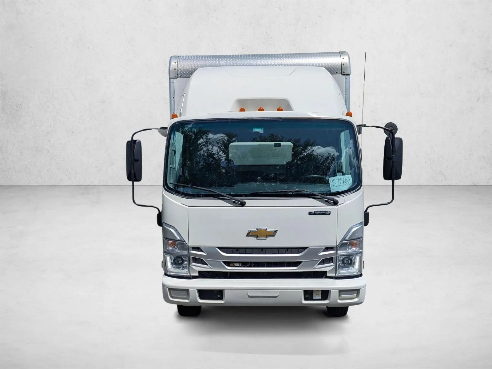 2023 Chevrolet Low Cab Forward 4500 HG 1WT photo 2