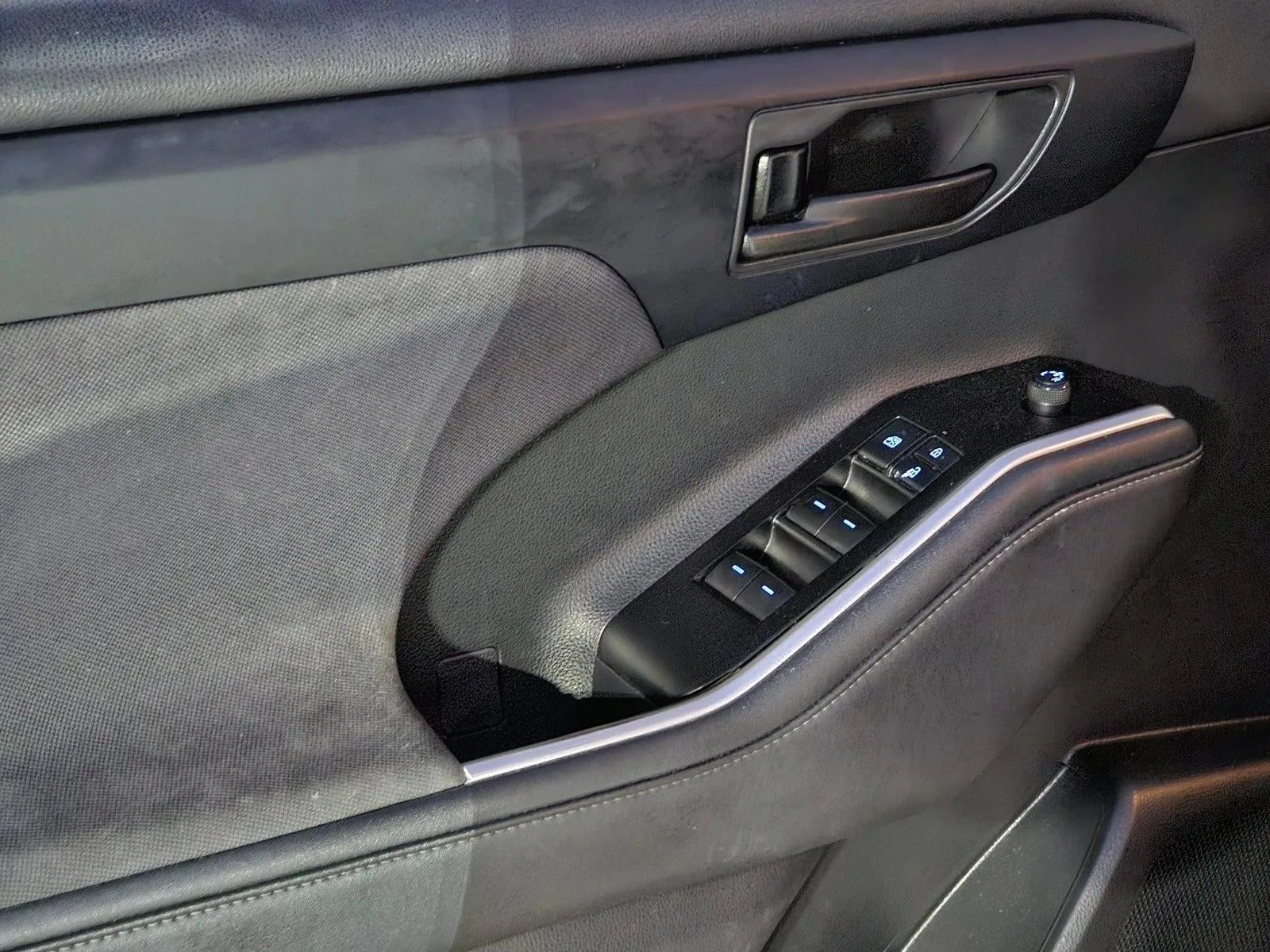 2021 Toyota Highlander L FWD (Natl) photo 7