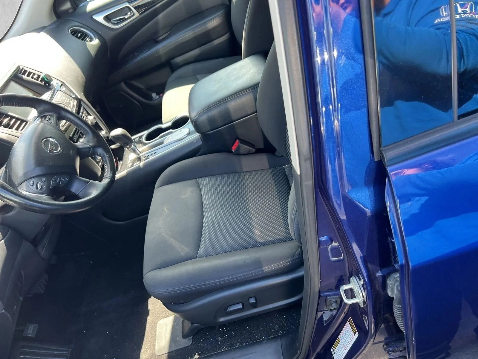 2020 Nissan Pathfinder FWD SV photo 9
