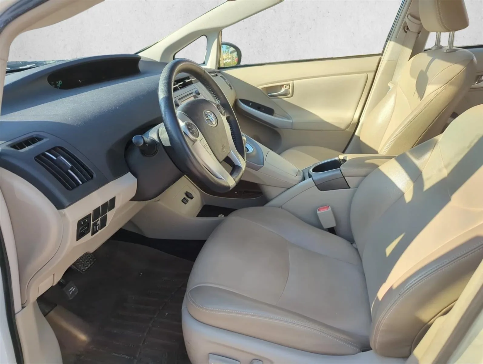 2014 Toyota Prius 5dr HB Four (Natl) photo 10