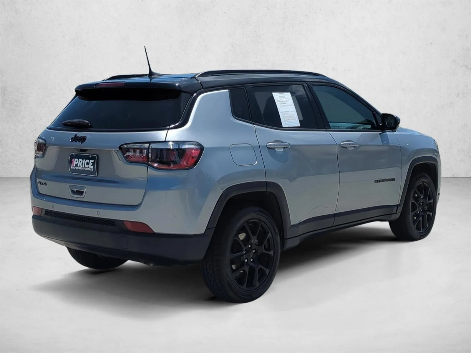2023 Jeep Compass Altitude 4x4 photo 3