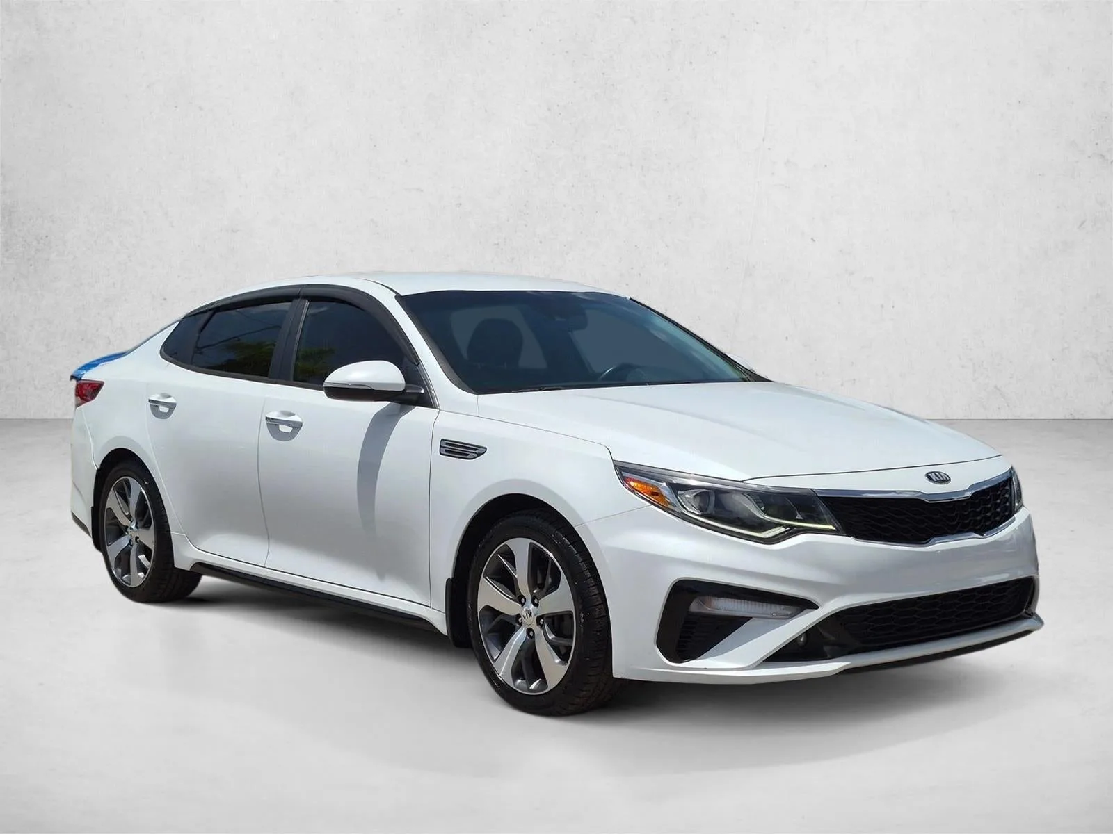 2020 Kia Optima S Auto photo 3