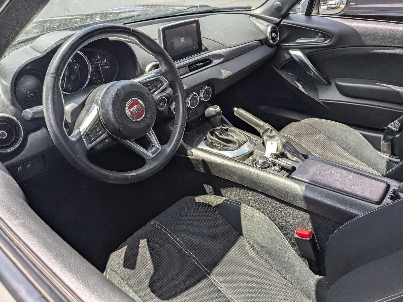 2017 FIAT 124 Spider Classica Convertible photo 4