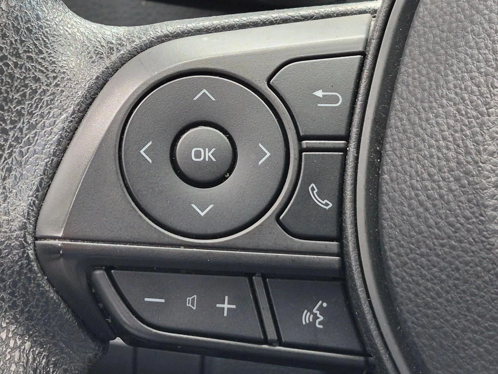 2020 Toyota Corolla LE CVT (Natl) photo 10