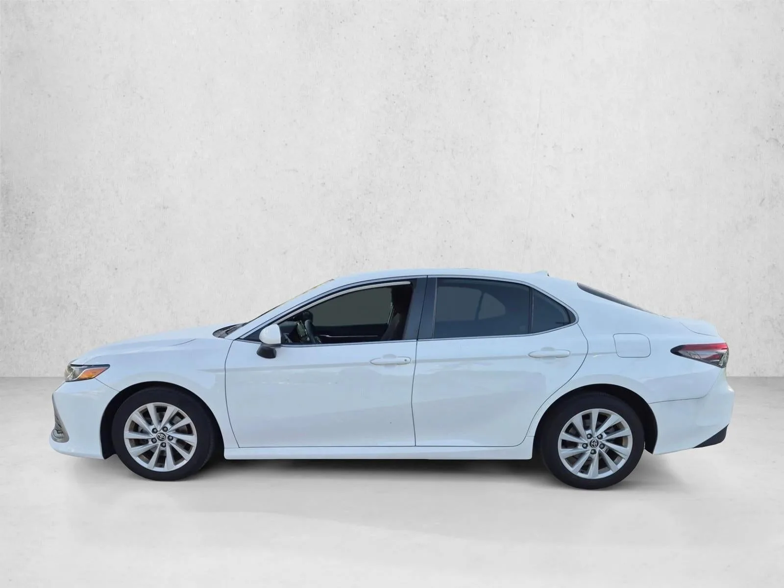 2022 Toyota Camry LE Auto (SE) photo 5