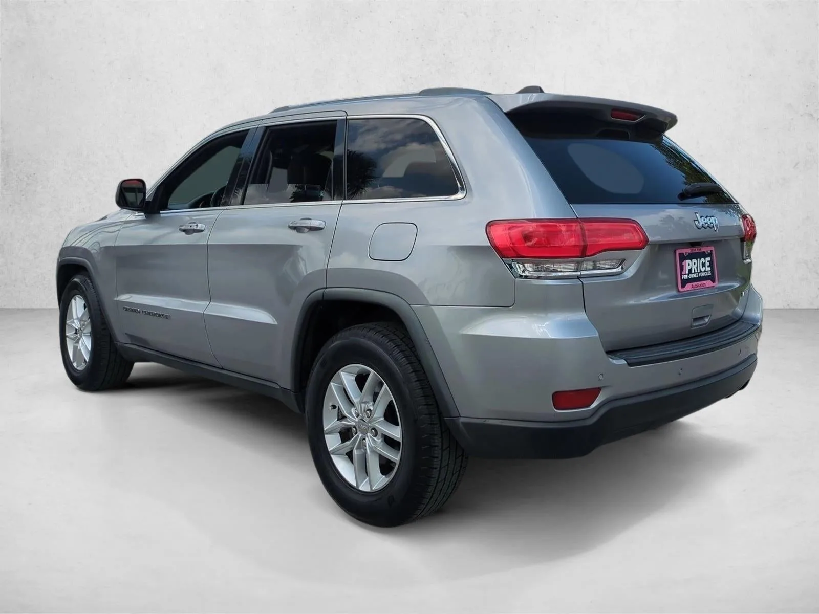 2017 Jeep Grand Cherokee Laredo 4x2 photo 8